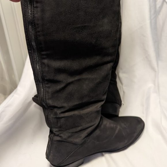 Tall knee high black suede boot - Picture 4 of 5